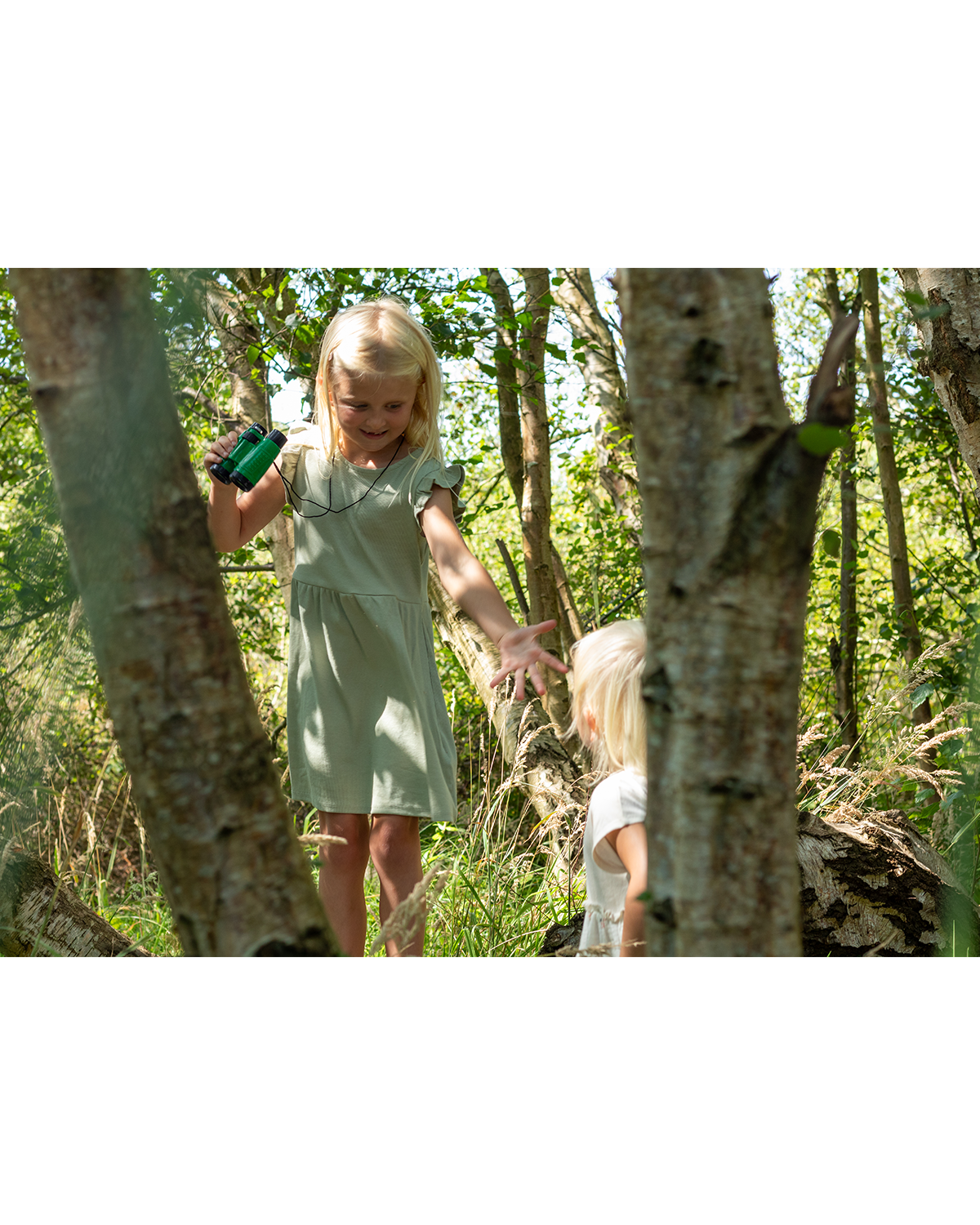 Waxham-2-girls-in-woods