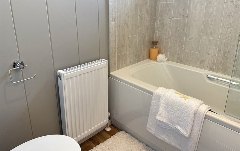 Plantation-2025-2Bed-Bathroom2-WEB