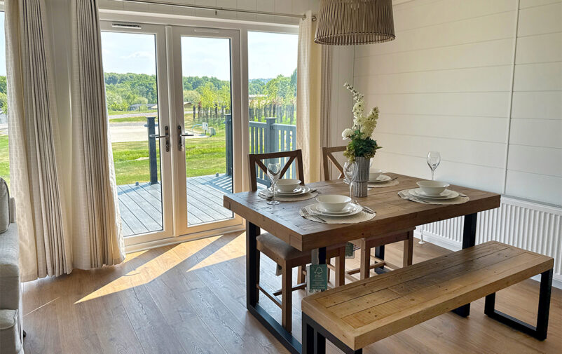 Plantation-2025-2Bed-DiningRoom2-WEB