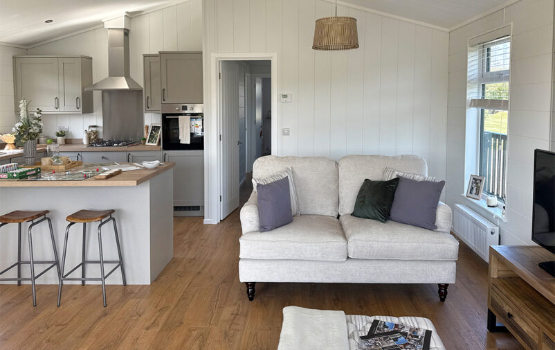 Plantation-2025-2Bed-LivingRoom2-WEB