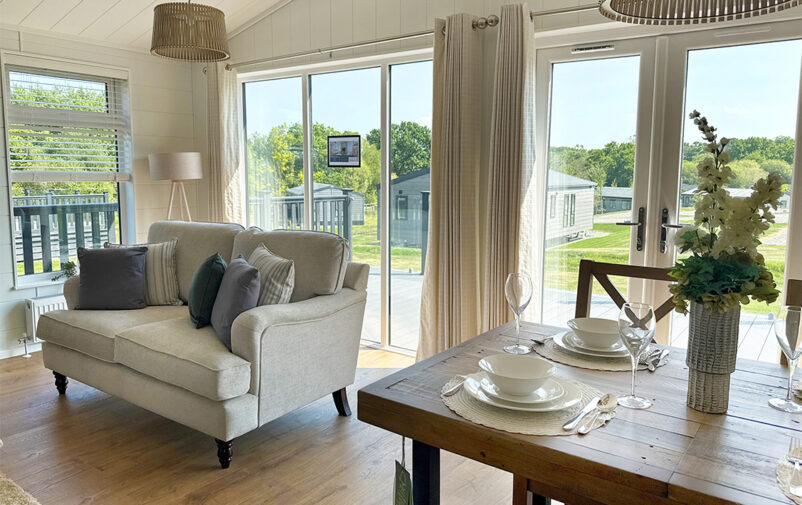 Plantation-2025-2Bed-LivingRoom4-2-WEB