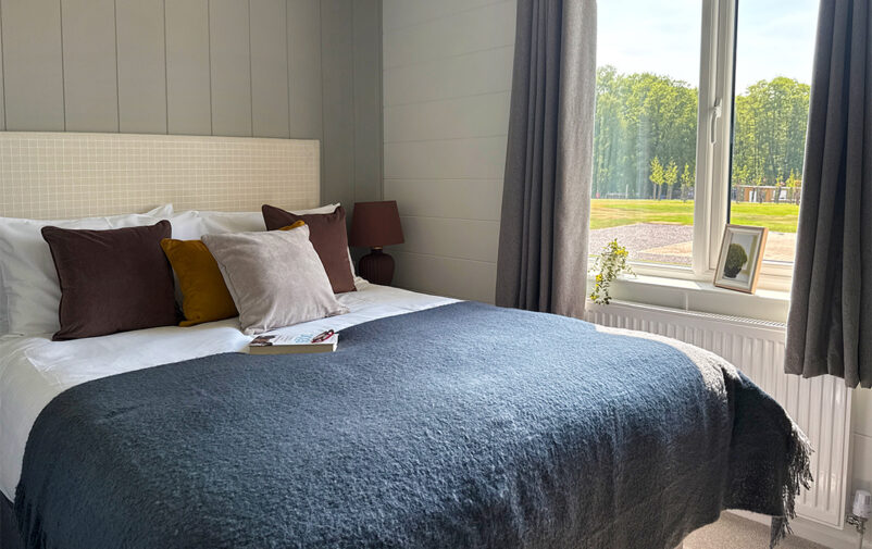 Plantation-2025-2Bed-MasterBedroom1-WEB
