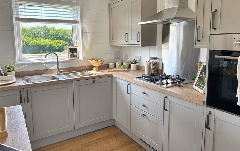 Plantation-2025-3Bed-Kitchen2-WEB
