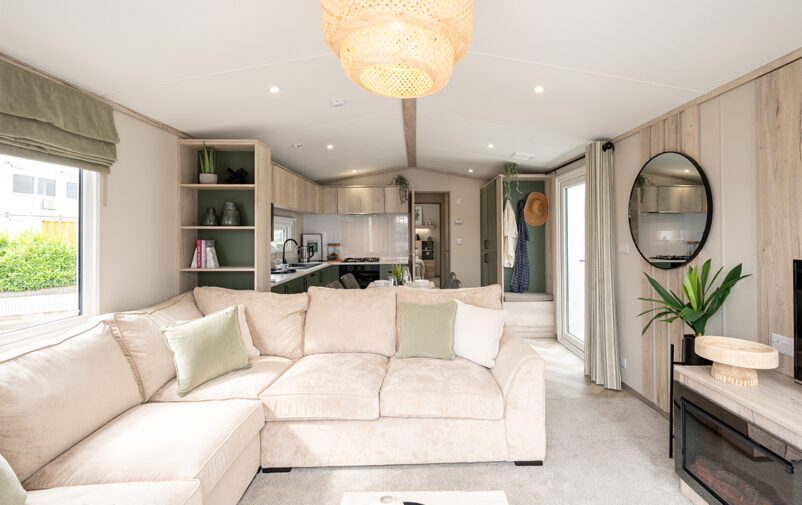 DMC_200825_victory-1_WEB