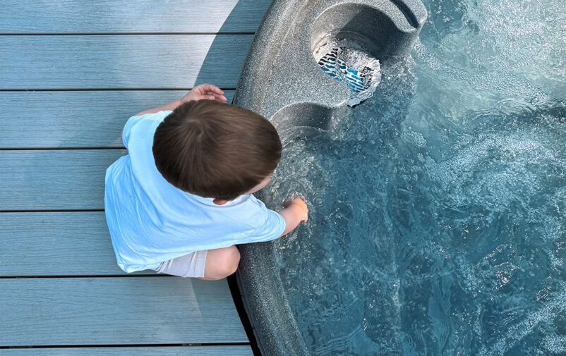 RoundHotTub_2_WEB