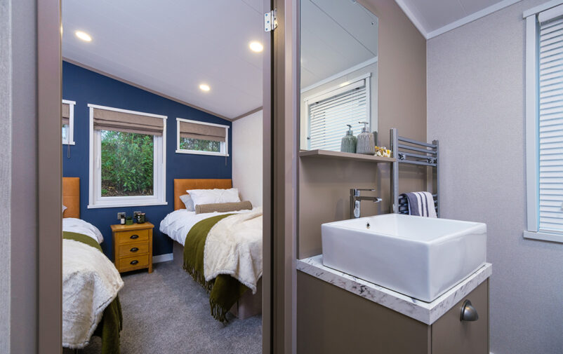 Twin-bedroom_Bathroom-resized