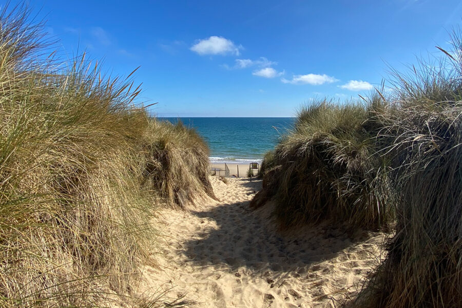 Walk-over-the-dunes-from-park-edit